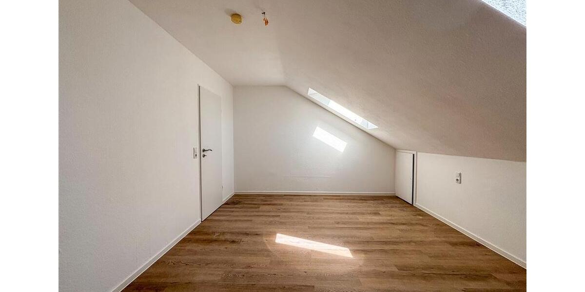 Dachgeschoßwohnung Düsseldorf Stadtbezirk 5 - 3 Zimmer, 68 m&sup2;, 1.120&euro; | Angebot:26689640