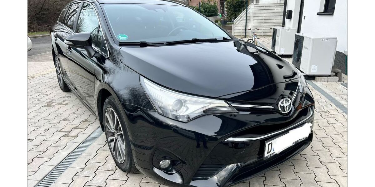Toyota Avensis 65.357 km 15.485 &euro; Düsseldorf 40599