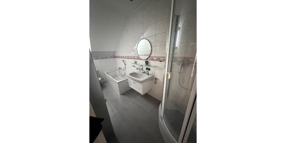 Etagenwohnung Neuss - 1 Zimmer, 42 m&sup2;, 700&euro; | Angebot:26611648
