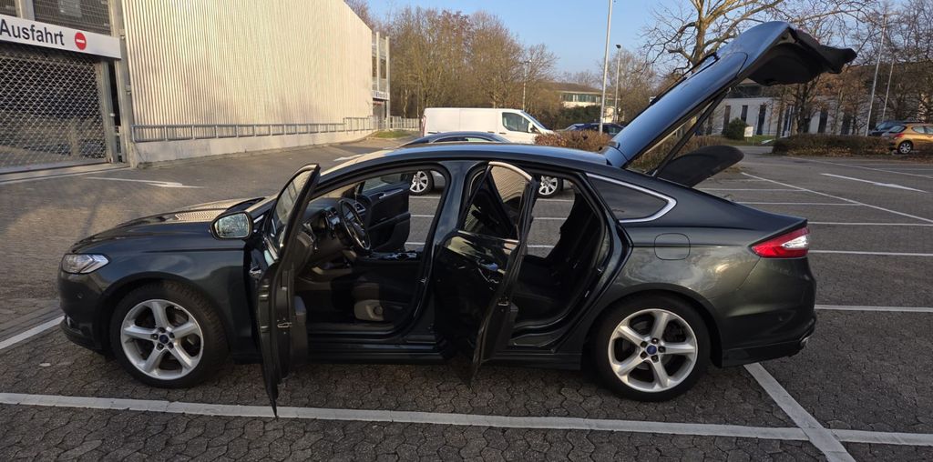 Ford Mondeo 256.000 km 8.700 &euro; Düsseldorf 40215