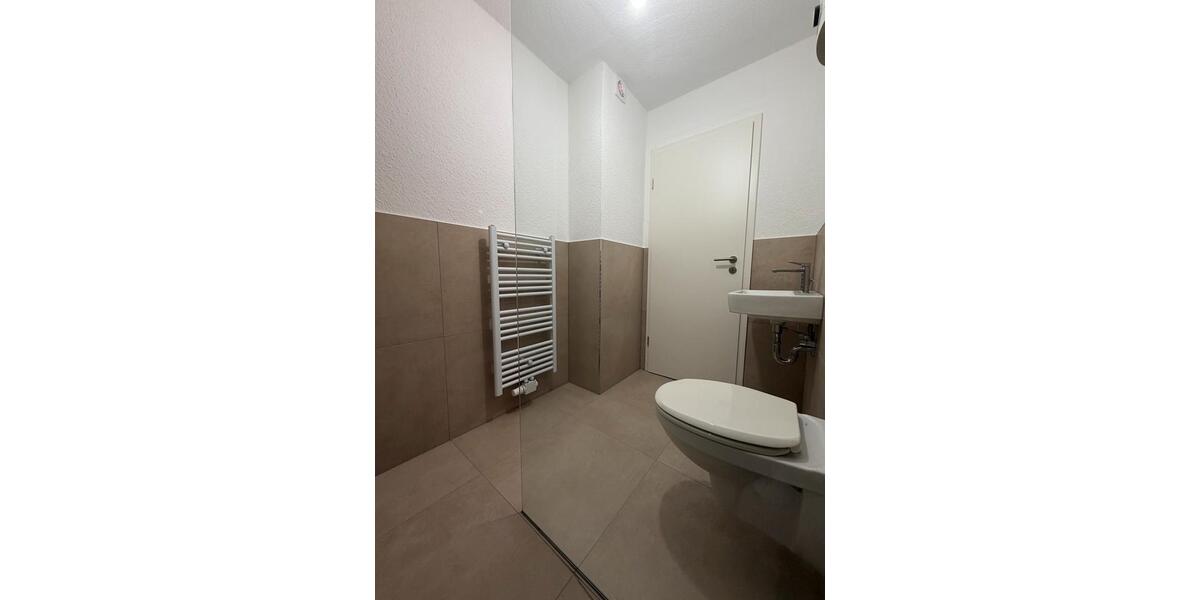 Dachgeschoßwohnung Duisburg Mittelmeiderich - 2.5 Zimmer, 78 m&sup2;, 900&euro; | Angebot:25986186