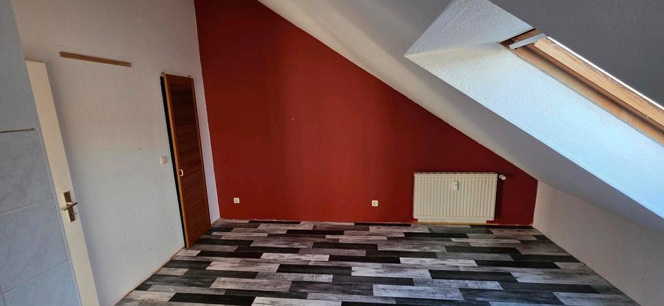 Dachgeschoßwohnung Oberhausen Alstaden - 3 Zimmer, 80 m&sup2;, 910&euro; | Angebot:26042384