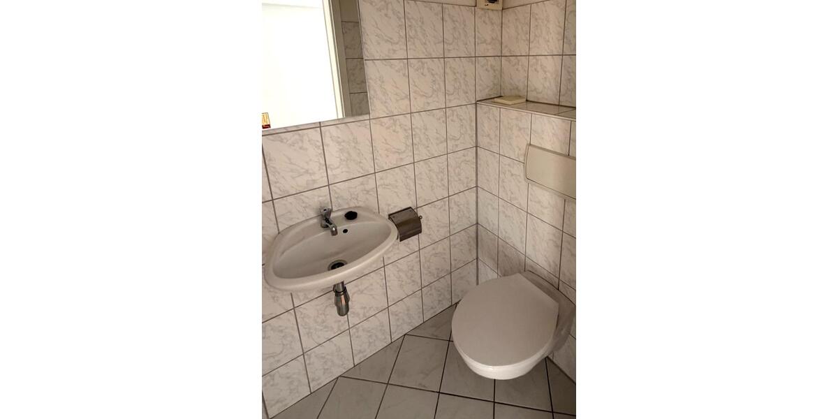 Etagenwohnung Duisburg - 4 Zimmer, 110 m&sup2;, 1.300&euro; | Angebot:25824080