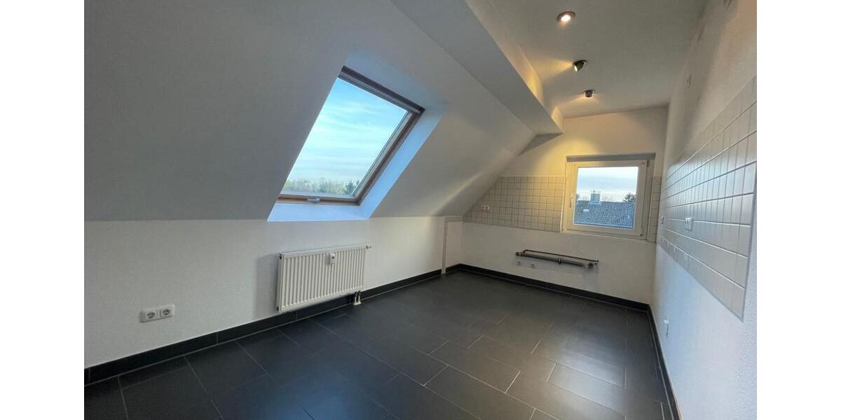 Dachgeschoßwohnung Essen Stadtbezirk IV - 3 Zimmer, 80 m&sup2;, 844&euro; | Angebot:25920220