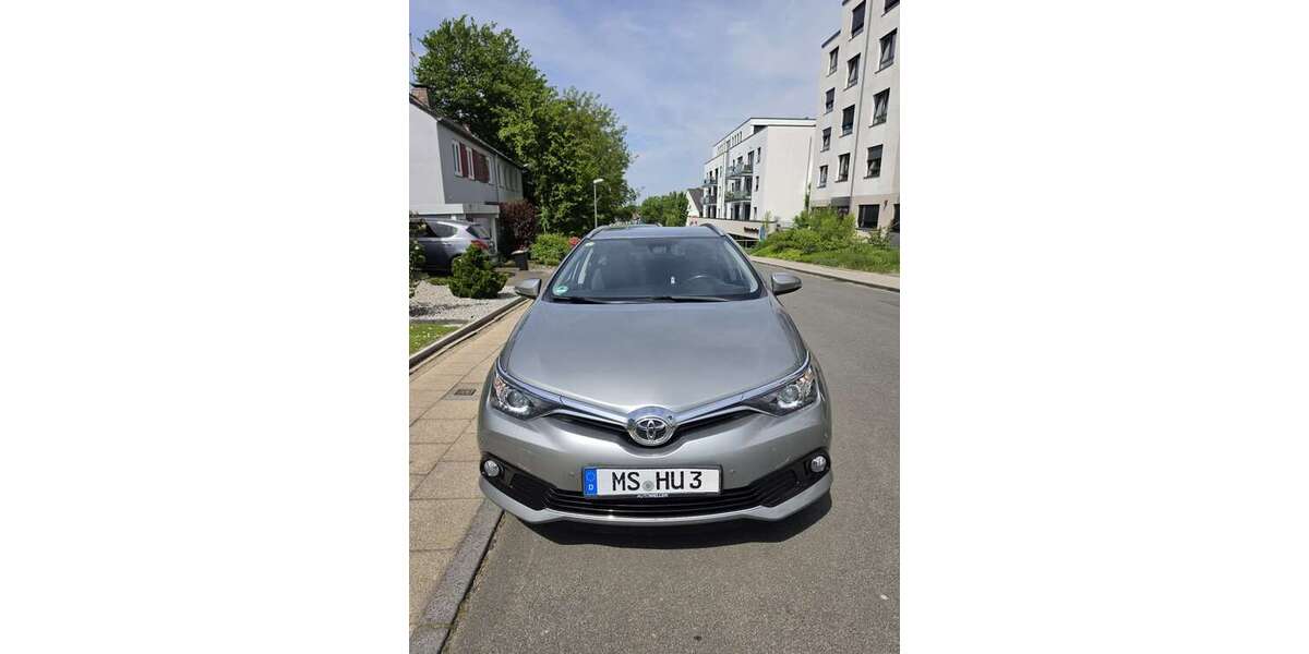 Toyota Auris 191.819 km 8.000 &euro; Essen 45141