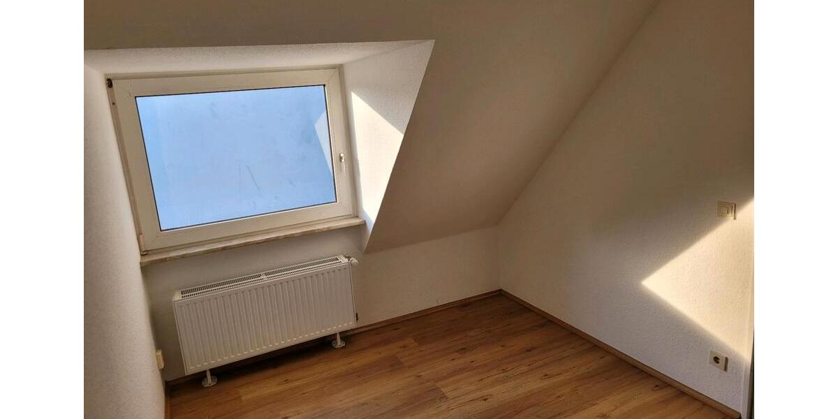 Dachgeschoßwohnung Essen Stadtbezirk IX - 3 Zimmer, 42 m&sup2;, 445&euro; | Angebot:25854722