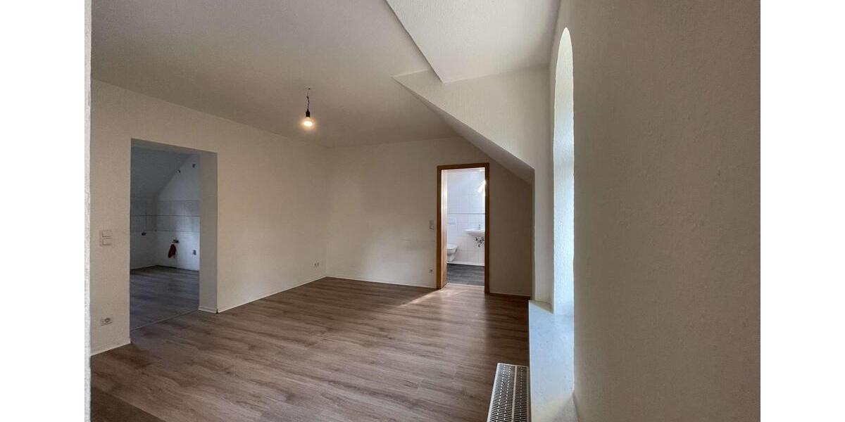 Dachgeschoßwohnung Duisburg Mittelmeiderich - 2 Zimmer, 61 m&sup2;, 453&euro; | Angebot:25545639