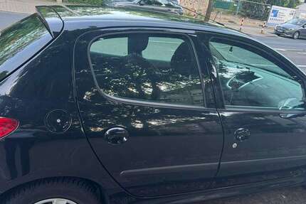 Peugeot 206 130.000 km 2.400 &euro; Düsseldorf, Stadt 40627
