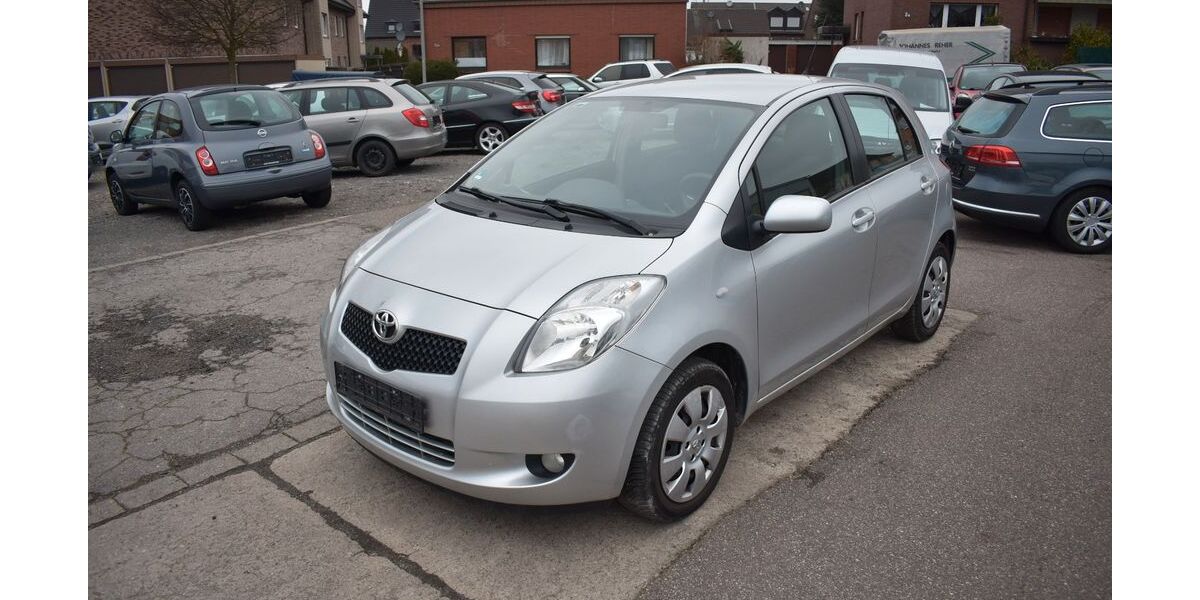 Toyota Yaris 34.400 km 5.980 &euro; Oberhausen 46145