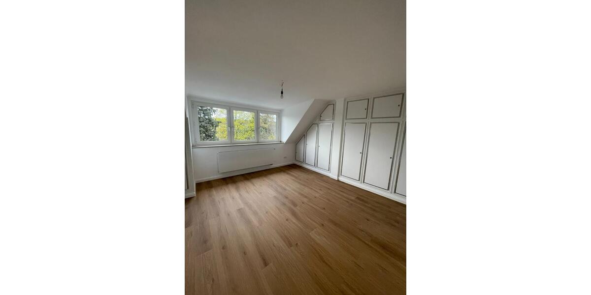 Maisonettenwohnung Düsseldorf Stadtbezirk 6 - 7 Zimmer, 185 m&sup2;, 2.900&euro; | Angebot:25960261