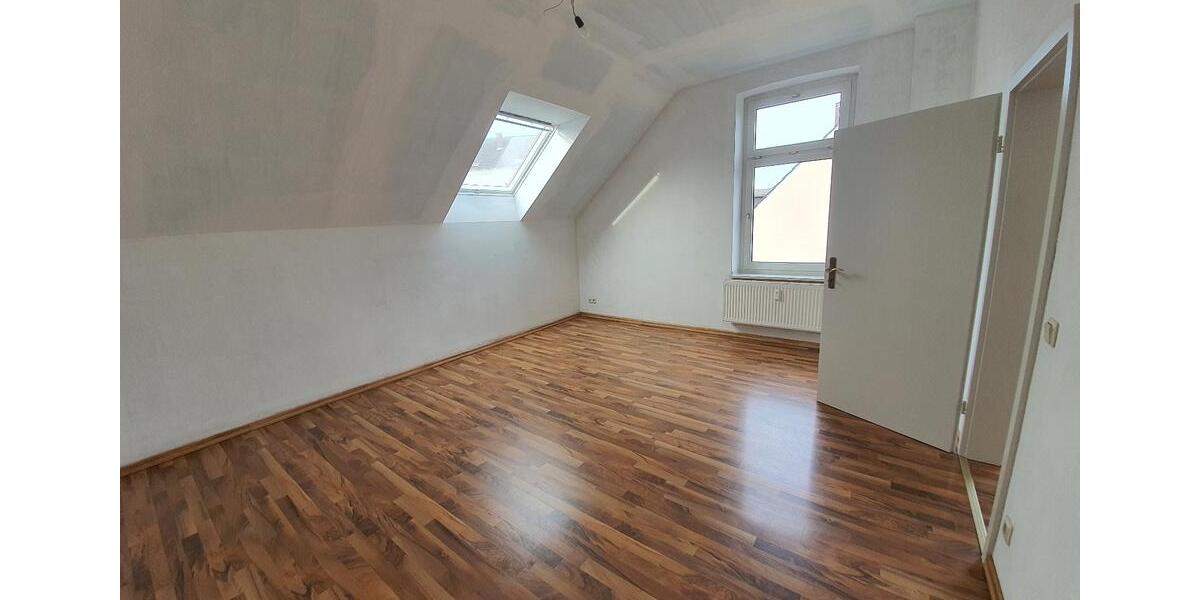 Dachgeschoßwohnung Duisburg Mittelmeiderich - 3 Zimmer, 95 m&sup2;, 700&euro; | Angebot:26699614