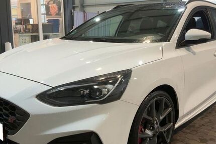 Ford Focus 49.900 km 18.700 &euro; Krefeld 47798