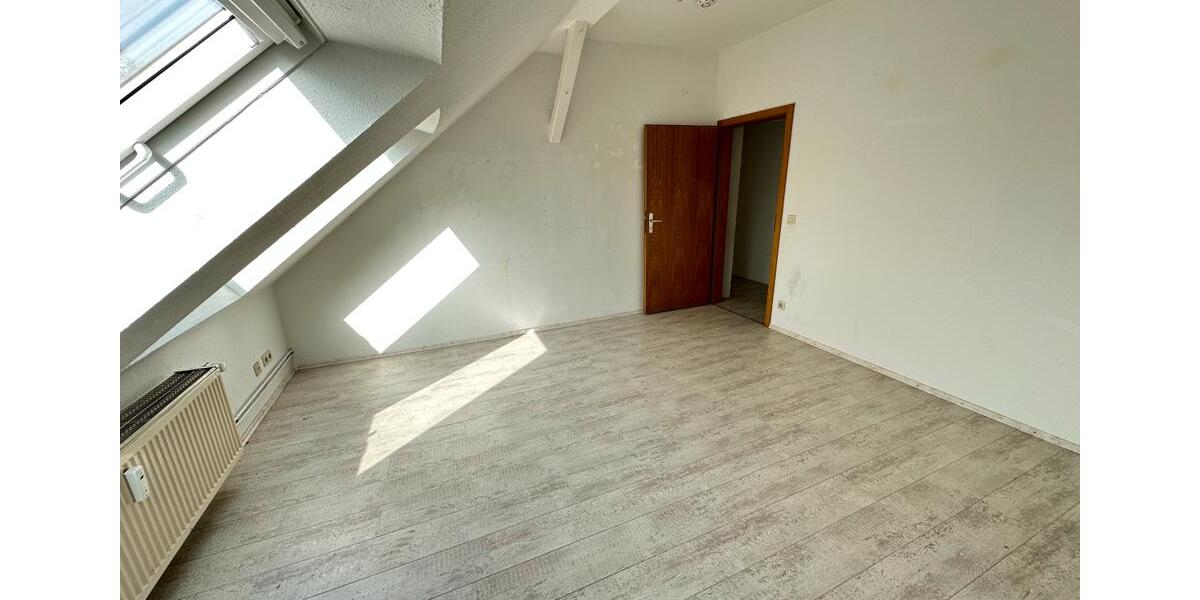 Dachgeschoßwohnung Duisburg Duisburg-Mitte - 3 Zimmer, 53 m&sup2;, 440&euro; | Angebot:25756995