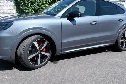 Porsche Cayenne 5.000 km 131.999 &euro; Düsseldorf 40217
