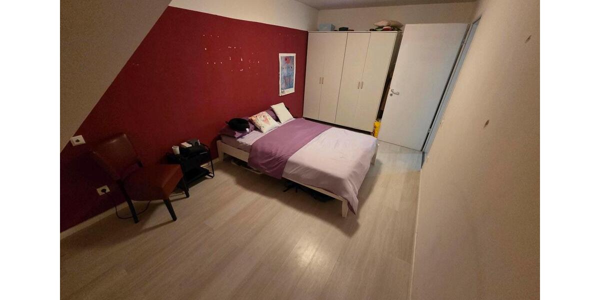 Dachgeschoßwohnung Düsseldorf Heerdt - 3 Zimmer, 75 m&sup2;, 1.367&euro; | Angebot:26587567