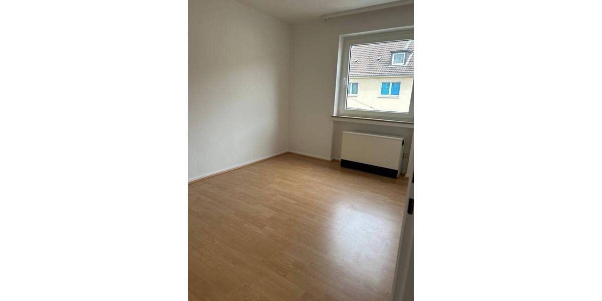 Etagenwohnung Essen Bergerhausen - 3 Zimmer, 80 m&sup2;, 580&euro; | Angebot:25668037