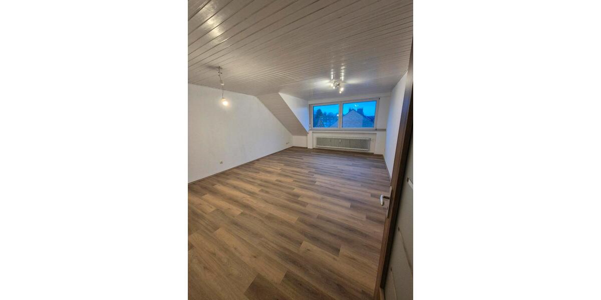 Dachgeschoßwohnung Dinslaken Hiesfeld - 2.5 Zimmer, 73 m&sup2;, 625&euro; | Angebot:26396476