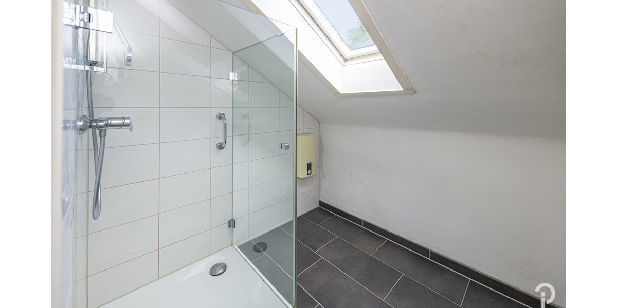 Reihenmittelhaus mit viel Potential für Pärchen und junge Familien, 2 Schlafzimmer + Dachstudio - Reihenmittelhaus Kaarst / Büttgen Büttgen | Angebot:27285727
