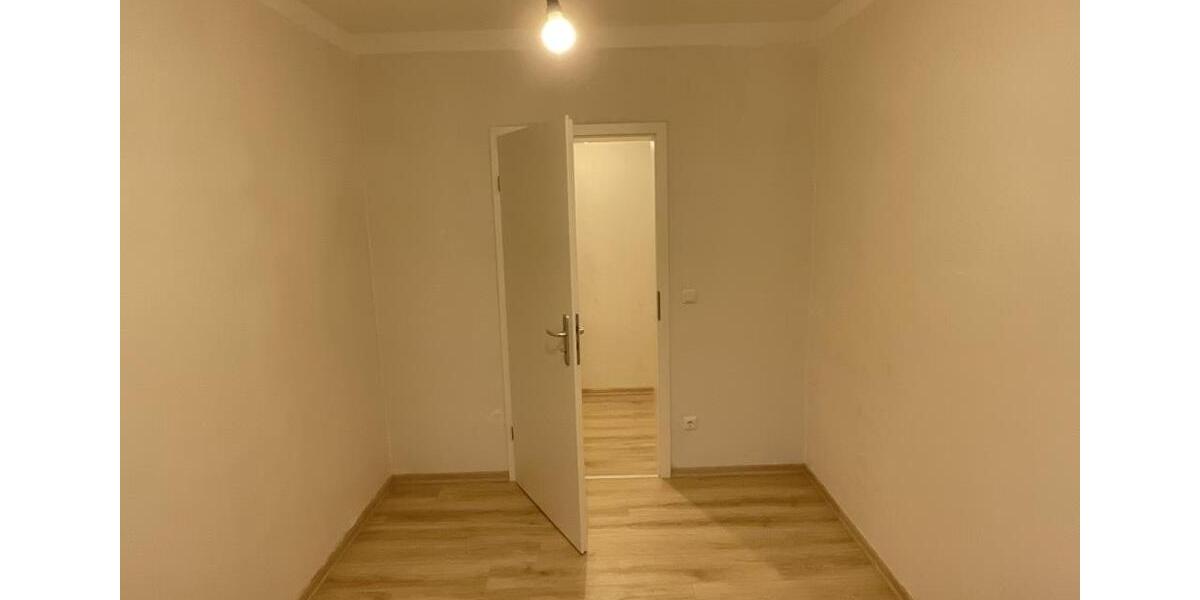 Dachgeschoßwohnung Duisburg Mittelmeiderich - 3 Zimmer, 73 m&sup2;, 619&euro; | Angebot:25722238