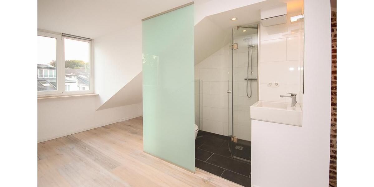 Dachgeschoßwohnung Düsseldorf Stadtbezirk 2 - 2 Zimmer, 89 m&sup2;, 1.700&euro; | Angebot:24889835