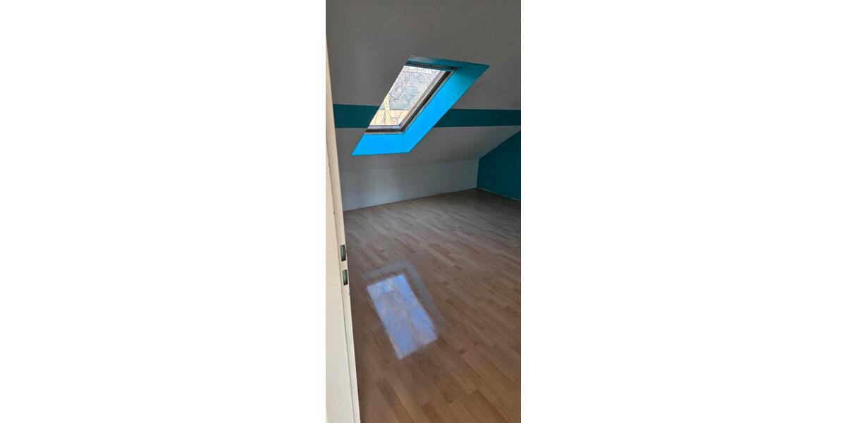 Dachgeschoßwohnung Oberhausen Alstaden - 3 Zimmer, 80 m&sup2;, 910&euro; | Angebot:26042384