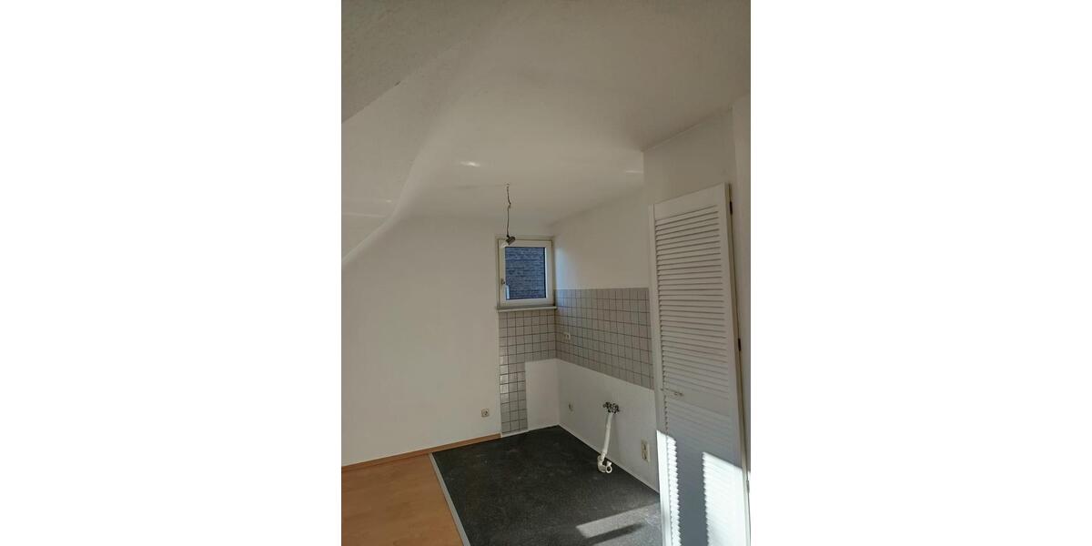 Dachgeschoßwohnung Essen Stadtbezirk V - 1 Zimmer, 35 m&sup2;, 250&euro; | Angebot:24676977
