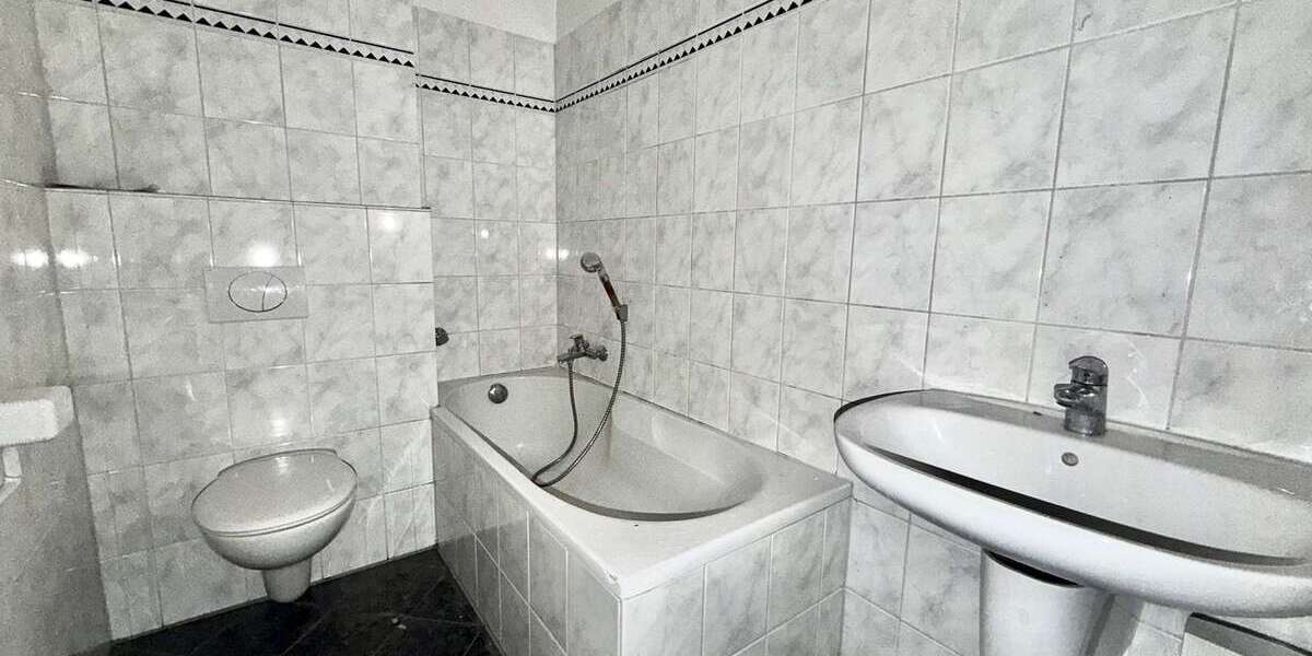 Helle 3,5-Zimmer-Wohnung mit Garage, Kellerraum und Dachboden-Stauraum - Erdgeschoßwohnung Essen Stadtbezirk III | Angebot:26691538