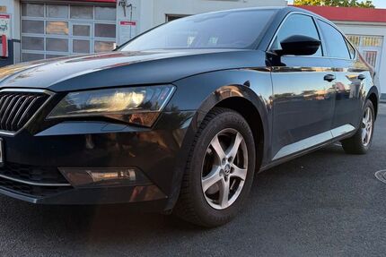 Skoda Superb 203.000 km 10.990 &euro; Krefeld 47805