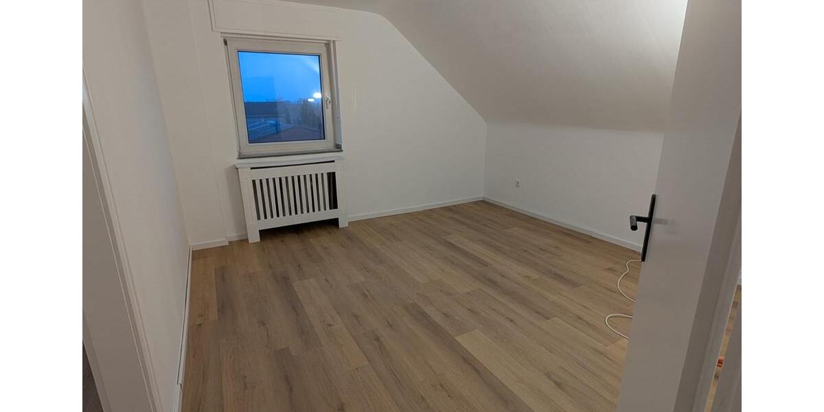 Dachgeschoßwohnung Wesel Bislich - 3 Zimmer, 72 m&sup2;, 116.000&euro; | Angebot:25649505