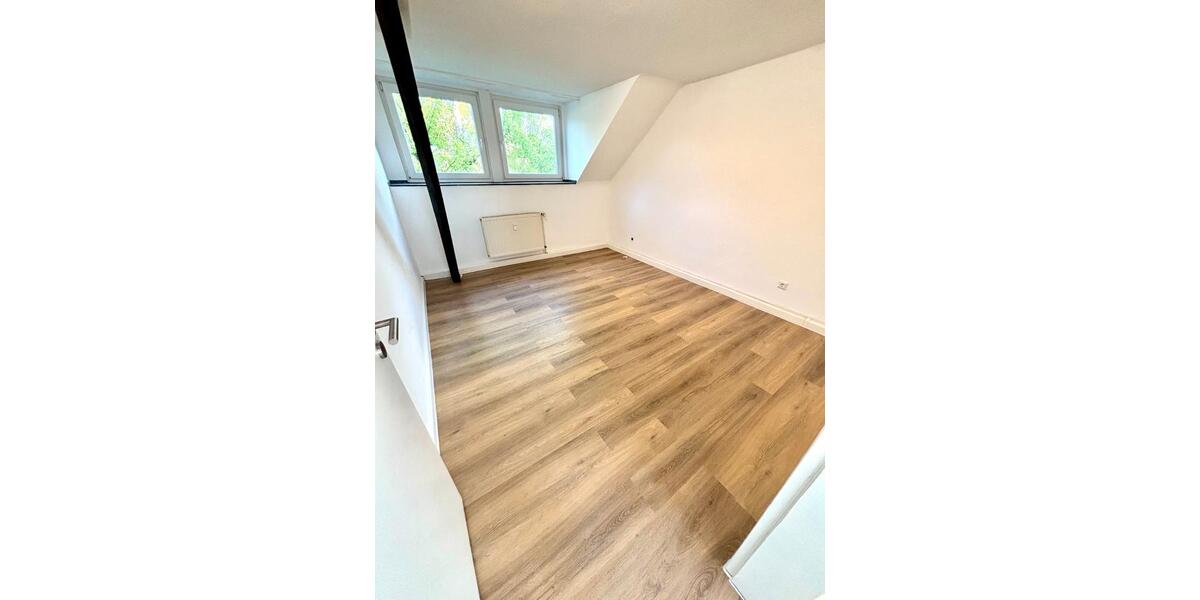 Dachgeschoßwohnung Krefeld - 3 Zimmer, 58 m&sup2;, 680&euro; | Angebot:26613564