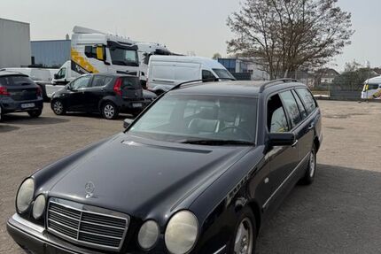 Mercedes-Benz 220 229.459 km 3.149 &euro; Duisburg 47156