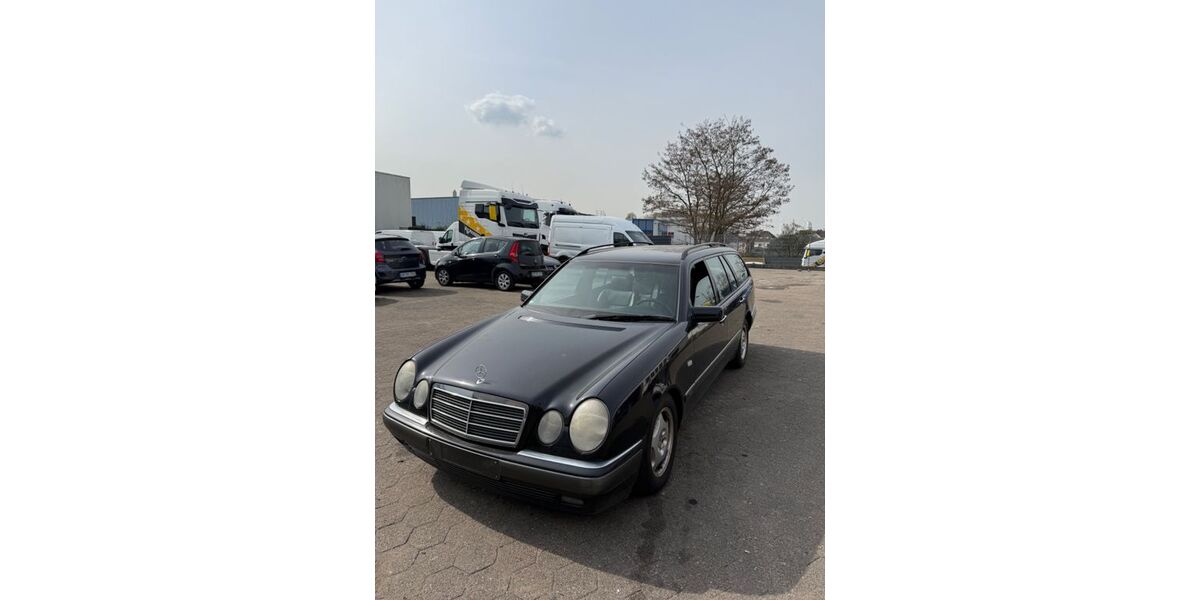 Mercedes-Benz 220 229.459 km 3.149 &euro; Duisburg 47156