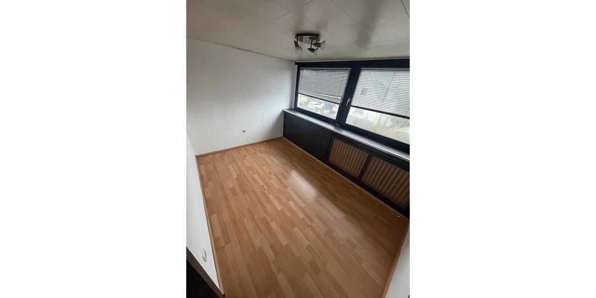Etagenwohnung Duisburg Rheinhausen - 3 Zimmer, 93 m&sup2;, 1.300&euro; | Angebot:26696745