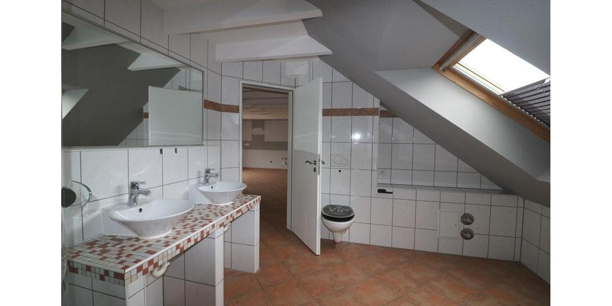 Dachgeschoßwohnung Duisburg Essenberg - 2 Zimmer, 65 m&sup2;, 450&euro; | Angebot:26111465