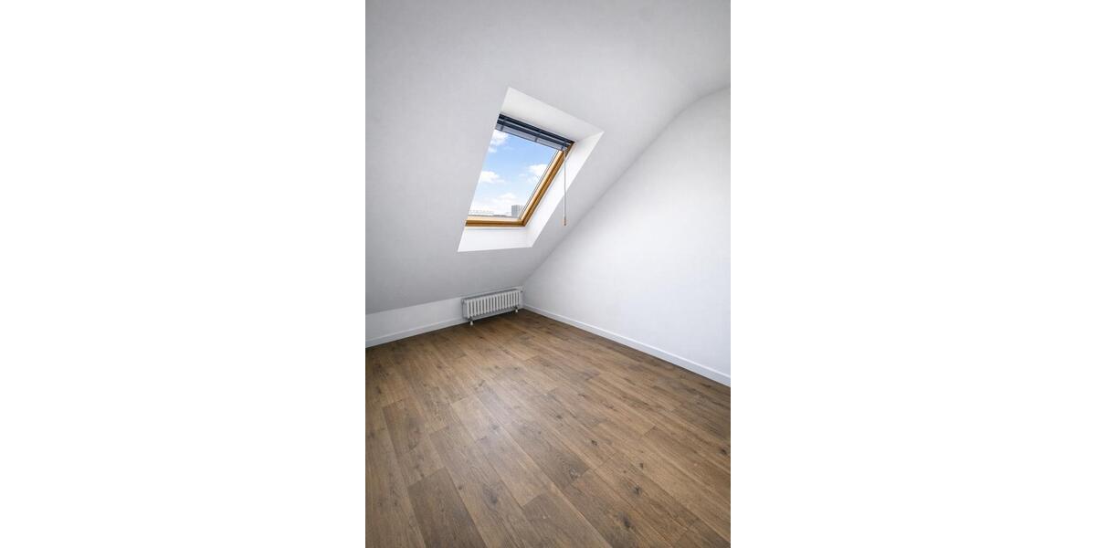 Dachgeschoßwohnung Duisburg Angerhausen - 4 Zimmer, 85 m&sup2;, 930&euro; | Angebot:26040259