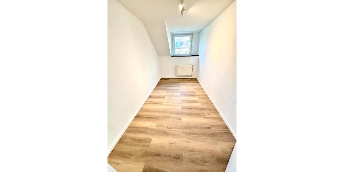 Dachgeschoßwohnung Krefeld - 3 Zimmer, 58 m&sup2;, 680&euro; | Angebot:26613564