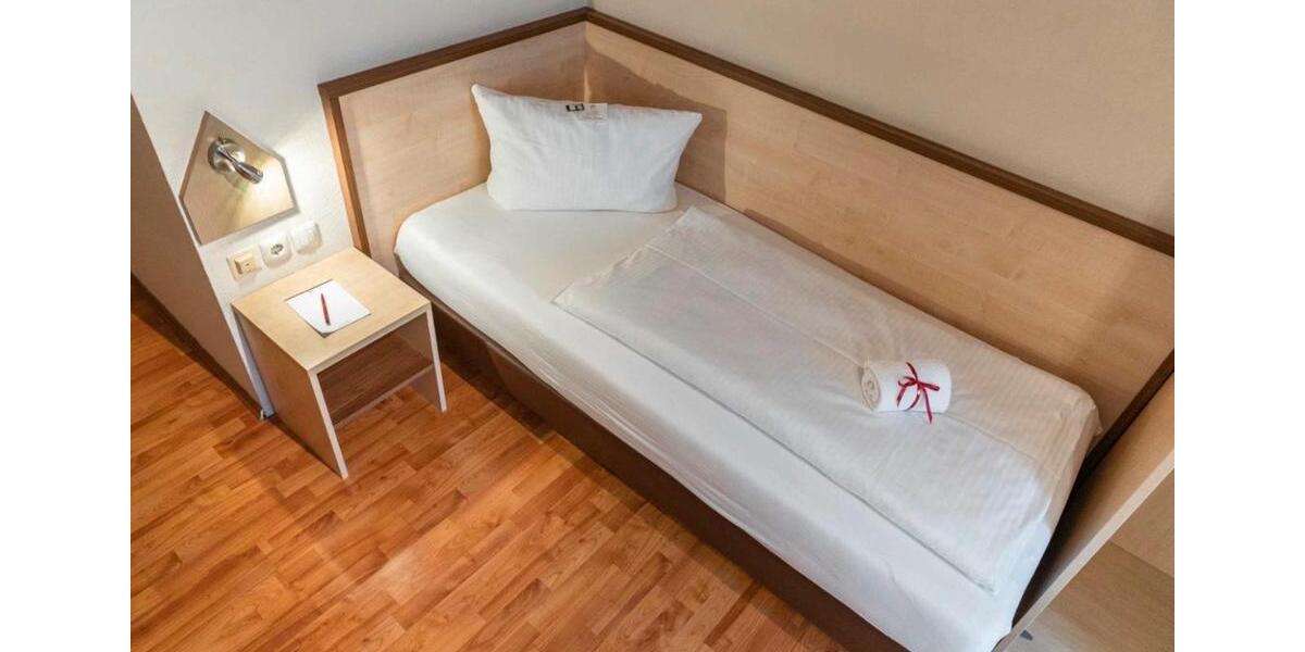 Etagenwohnung Essen Stadtbezirk V - 1 Zimmer, 16 m&sup2;, 500&euro; | Angebot:25397399