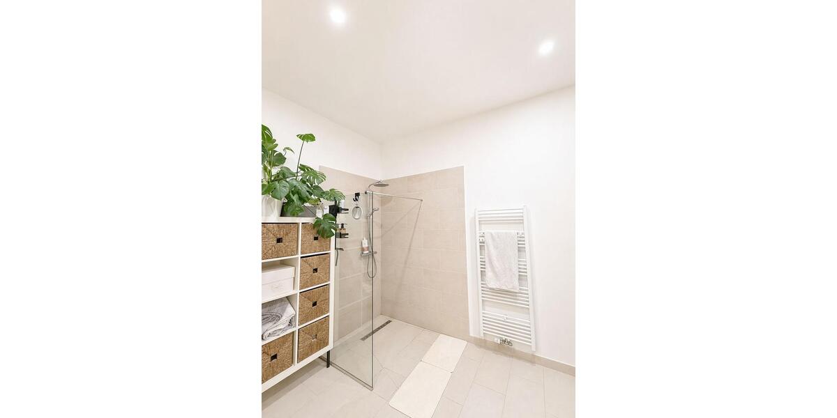 Etagenwohnung Düsseldorf Oberbilk - 3 Zimmer, 118 m&sup2;, 2.200&euro; | Angebot:26327038
