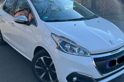 Peugeot 208 141.000 km 5.999 &euro; Essen 45329