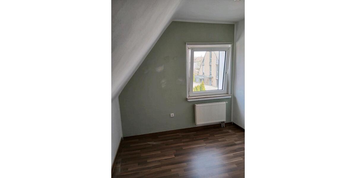 Dachgeschoßwohnung Dinslaken - 3 Zimmer, 77 m&sup2;, 800&euro; | Angebot:25976755