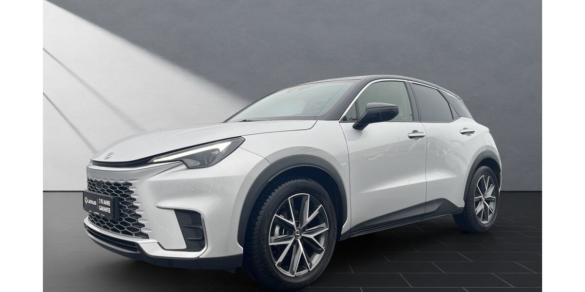 Lexus LBX 14.459 km 30.950 &euro; Wesel 46485