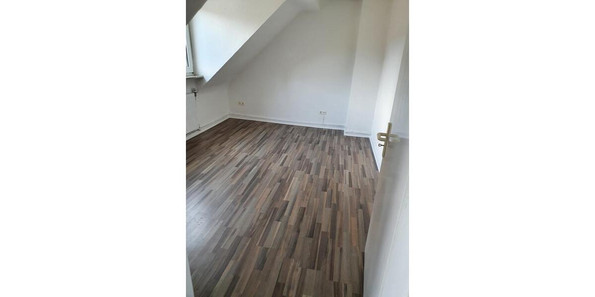 Dachgeschoßwohnung Duisburg Essenberg - 3 Zimmer, 52 m&sup2;, 390&euro; | Angebot:25838936