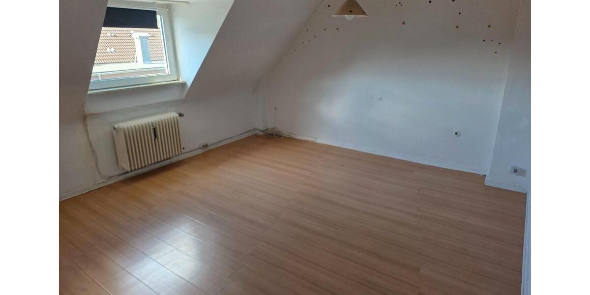 Dachgeschoßwohnung Oberhausen - 3.5 Zimmer, 8 m&sup2;, 590&euro; | Angebot:26001664