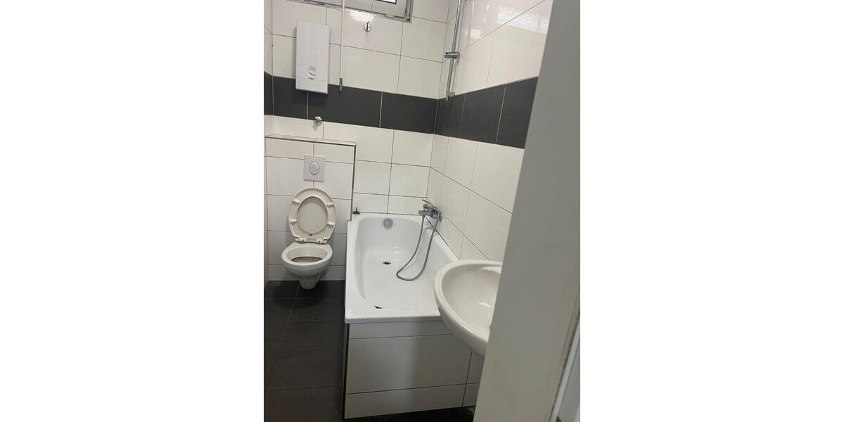 Etagenwohnung Essen Stadtbezirk VI - 1 Zimmer, 16 m&sup2;, 350&euro; | Angebot:24983387