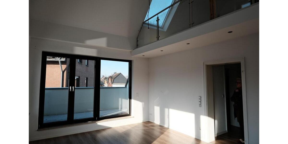 Dachgeschoßwohnung Duisburg Hochheide - 4 Zimmer, 120 m&sup2;, 1.150&euro; | Angebot:25640742