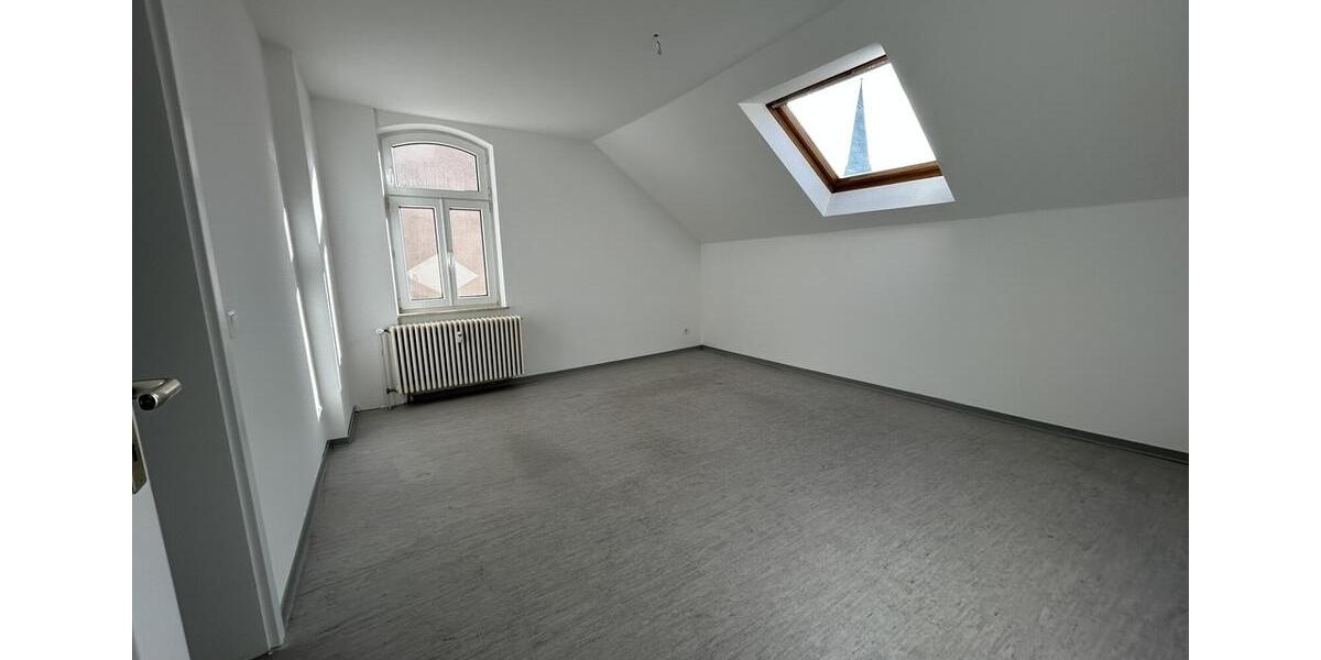 Dachgeschoßwohnung Duisburg Hamborn - 2.5 Zimmer, 57 m&sup2;, 303&euro; | Angebot:25601214