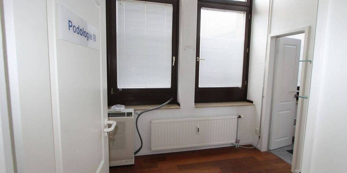 Gewerbeobjekt Krefeld Stadtmitte - 9 Zimmer, 187 m&sup2;, 1.300&euro; | Angebot:25997649