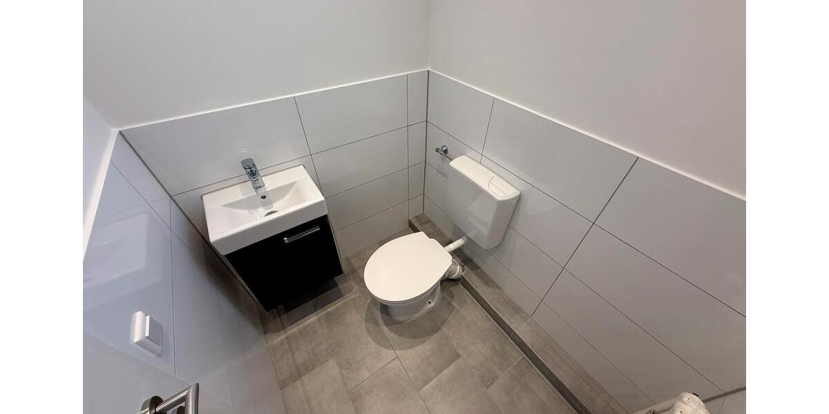 Dachgeschoßwohnung Grefrath - 4 Zimmer, 120 m&sup2;, 1.200&euro; | Angebot:25365398