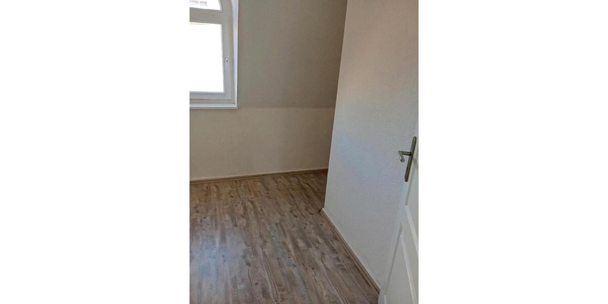 Dachgeschoßwohnung Duisburg Mittelmeiderich - 5 Zimmer, 140 m&sup2;, 1.100&euro; | Angebot:25174363