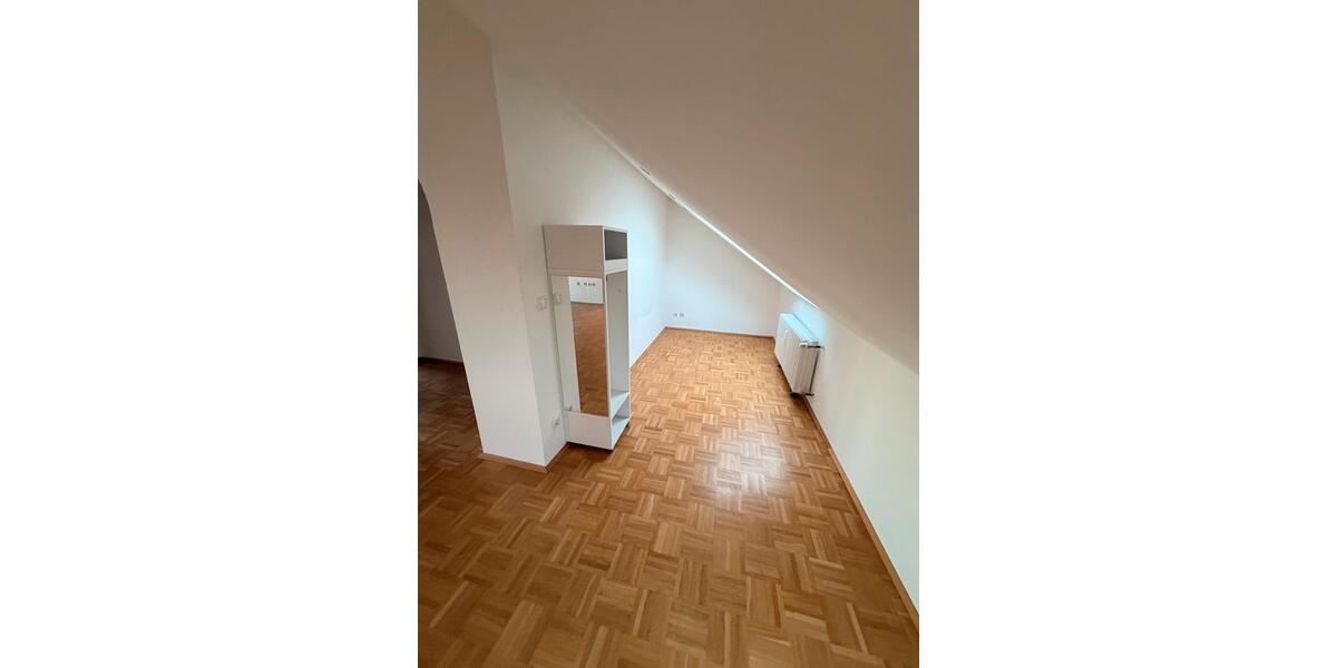 Dachgeschoßwohnung Duisburg Ruhrort - 3.5 Zimmer, 87 m&sup2;, 900&euro; | Angebot:25378647